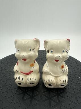 Shawnee Pottery Salt Pepper Shaker Set Cute Bears Kitschy Whimsical Vintage
